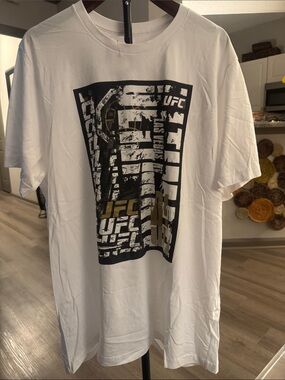 🔥UFC 93 T-Shirt Men’s 2XL White Champ Gold Graphic Short Sleeve Crew Neck🔥